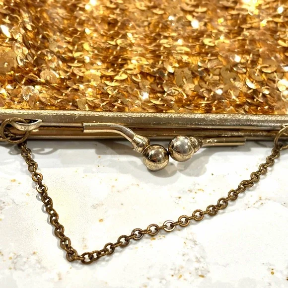 Vintage gold sequin beaded evening purse with kiss-lock clasp and chain handle - Picture 4 of 7